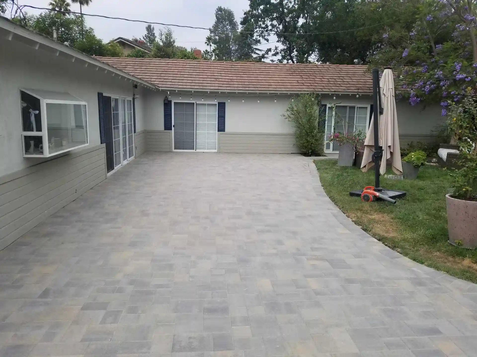 photo of a paver patio to accompany a page about paver restoration